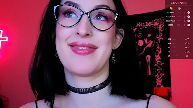 Snapshot of Miss_Alice__ chatting on 10/18/25, 12:35 Miss Alice online show from 10/18/25, 12:35