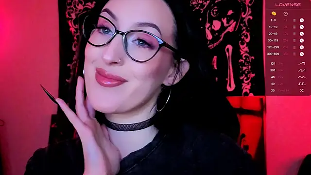 Snapshot of Miss_Alice__ chatting on 10/19/25, 12:33 Miss Alice online show from 10/19/25, 12:33