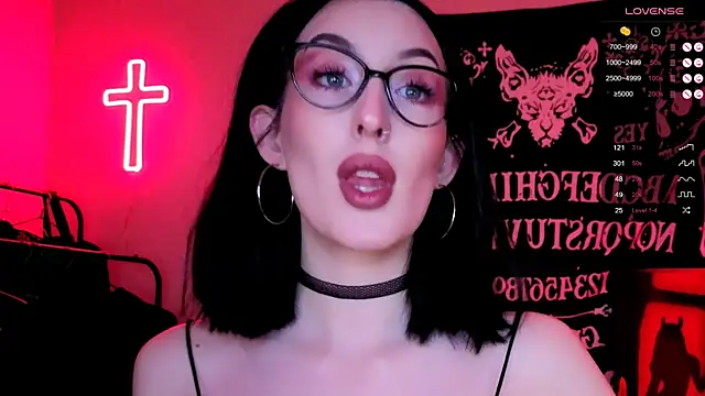 Snapshot of Miss_Alice__ chatting on 11/16/25, 12:49 Miss Alice online show from 11/16/25, 12:49