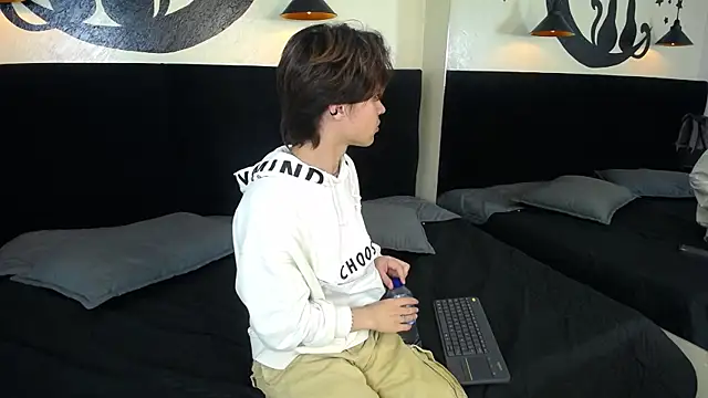 Snapshot of CollinStone chatting on 02/12/25, 08:40 CollinStone online show from 02/12/25, 08:40