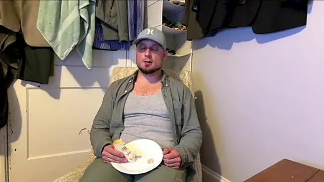 Snapshot of RickeyRidez chatting on 10/14/25, 01:06 RickeyRidez online show from 10/14/25, 01:06