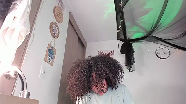 bronwgirl69 online show from 10/09/25, 10:08