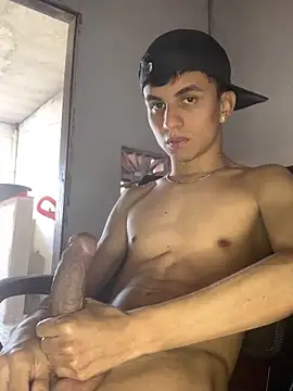 Snapshot of gabrielzinnnn085 chatting on 11/19/25, 07:03 gabrielzinnnn085 online show from 11/19/25, 07:03