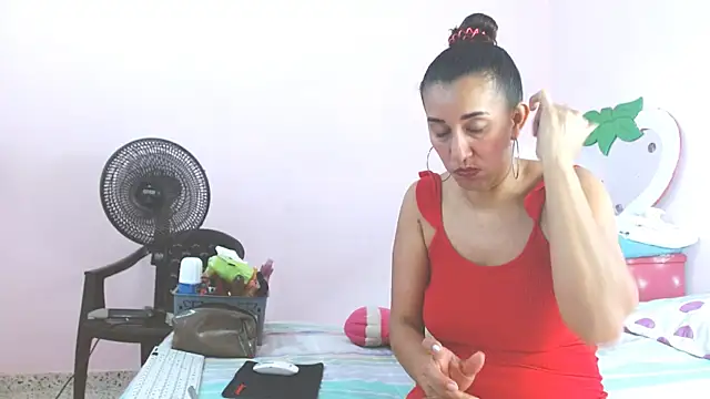Snapshot of latinabueno41 chatting on 01/14/25, 05:12 latinabueno41 online show from 01/14/25, 05:12