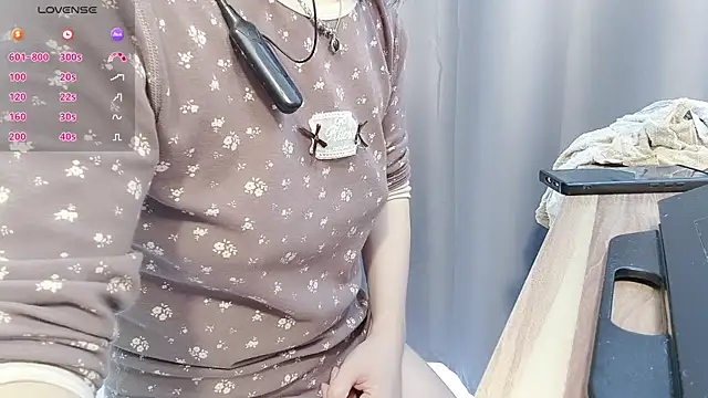 Lucky-xiuxiu online show from 11/21/25, 07:07