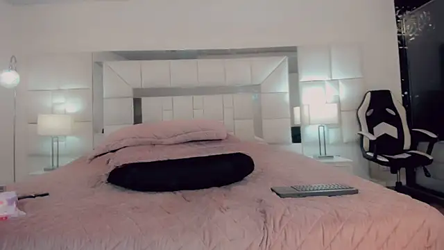 Snapshot of Gisele_fox chatting on 03/13/25, 10:32 Gisele fox online show from 03/13/25, 10:32