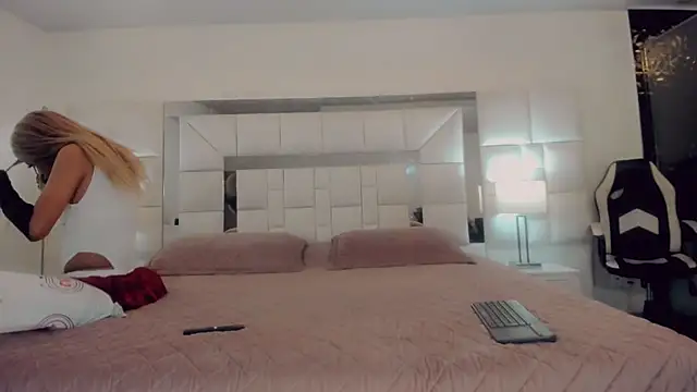 Snapshot of Gisele_fox chatting on 03/14/25, 07:23 Gisele fox online show from 03/14/25, 07:23