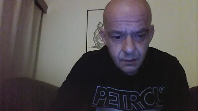 Snapshot of horndude187187 chatting on 01/15/25, 09:51 horndude187187 online show from 01/15/25, 09:51