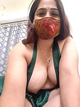 Snapshot of shreya1765 chatting on 11/12/25, 10:15 shreya1765 online show from 11/12/25, 10:15