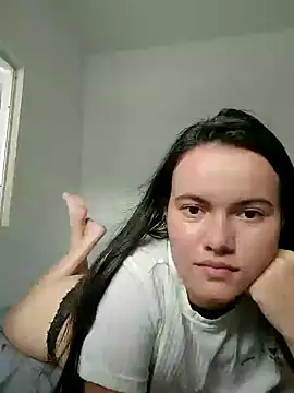 Snapshot of camillebr chatting on 01/03/25, 03:55 camillebr online show from 01/03/25, 03:55