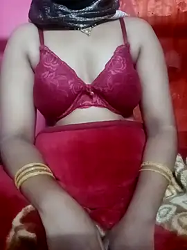 Snapshot of YourHotRandi chatting on 10/09/25, 06:39 YourHotRandi online show from 10/09/25, 06:39