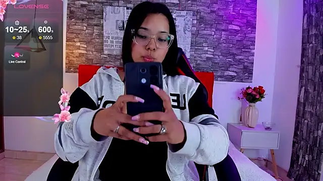 Emily sc online show from 01/20/25, 04:34