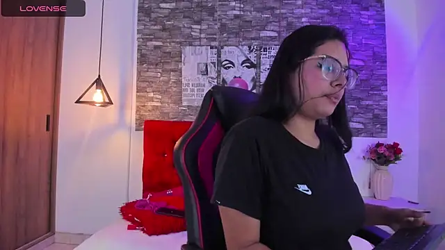 Emily sc online show from 03/13/25, 04:34