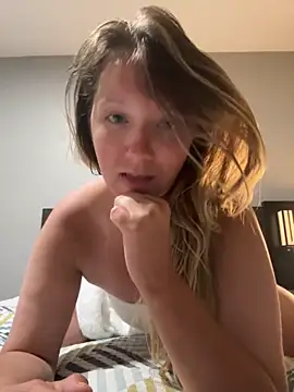 Snapshot of SunshineMarie chatting on 11/11/25, 12:49 SunshineMarie online show from 11/11/25, 12:49