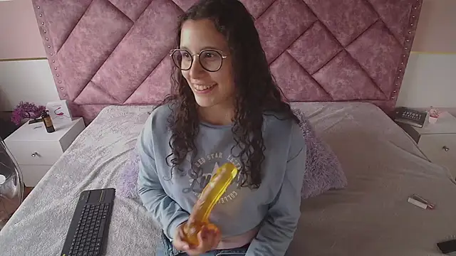 Snapshot of Charlotte__Miller chatting on 01/14/25, 10:23 Charlotte Miller online show from 01/14/25, 10:23