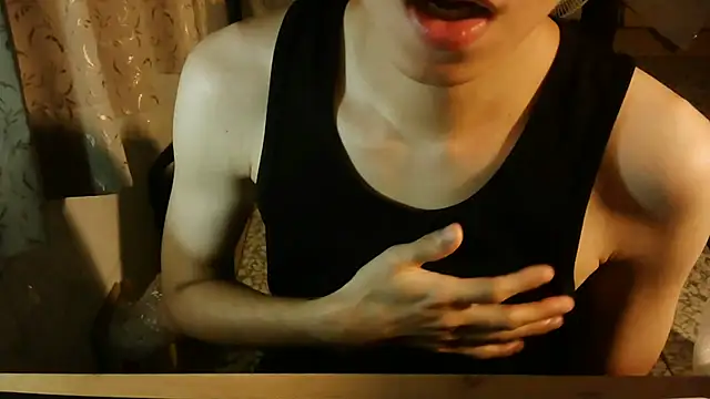 Snapshot of KYU890428 chatting on 10/12/25, 06:29 KYU890428 online show from 10/12/25, 06:29