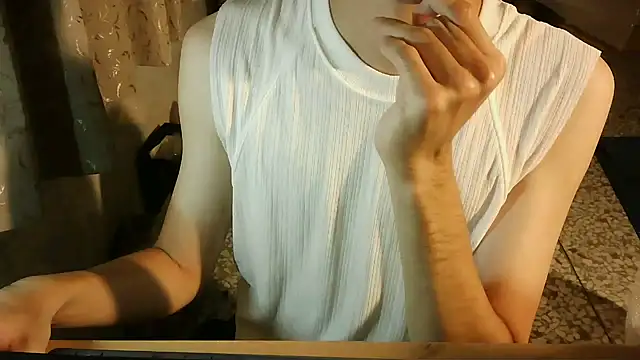 Snapshot of KYU890428 chatting on 10/19/25, 03:45 KYU890428 online show from 10/19/25, 03:45