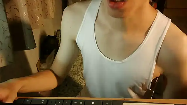 Snapshot of KYU890428 chatting on 11/02/25, 03:58 KYU890428 online show from 11/02/25, 03:58