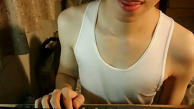 Snapshot of KYU890428 chatting on 11/09/25, 04:05 KYU890428 online show from 11/09/25, 04:05