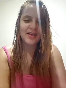 Snapshot of AliceRuivinha2 chatting on 01/15/25, 03:18 AliceRuivinha2 online show from 01/15/25, 03:18