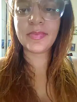 Snapshot of AliceRuivinha2 chatting on 01/16/25, 04:39 AliceRuivinha2 online show from 01/16/25, 04:39