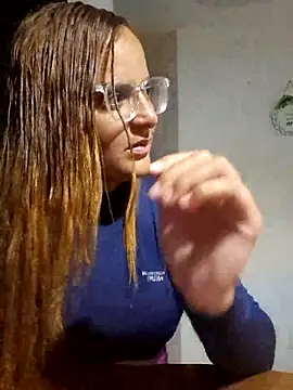 Snapshot of AliceRuivinha2 chatting on 02/28/25, 01:47 AliceRuivinha2 online show from 02/28/25, 01:47