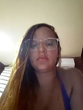 Snapshot of AliceRuivinha2 chatting on 03/03/25, 12:59 AliceRuivinha2 online show from 03/03/25, 12:59