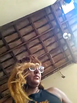Snapshot of AliceRuivinha2 chatting on 03/08/25, 10:00 AliceRuivinha2 online show from 03/08/25, 10:00