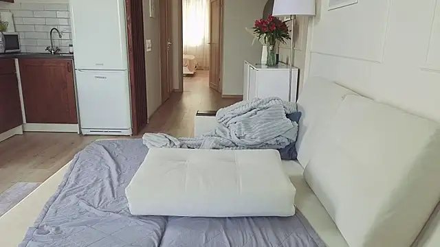 Snapshot of KristineEsme chatting on 10/12/25, 06:12 KristineEsme online show from 10/12/25, 06:12