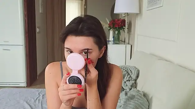 Snapshot of KristineEsme chatting on 10/15/25, 05:40 KristineEsme online show from 10/15/25, 05:40