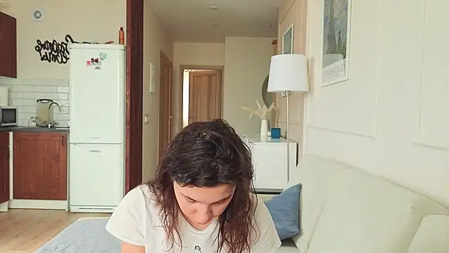 Snapshot of KristineEsme chatting on 10/23/25, 04:56 KristineEsme online show from 10/23/25, 04:56