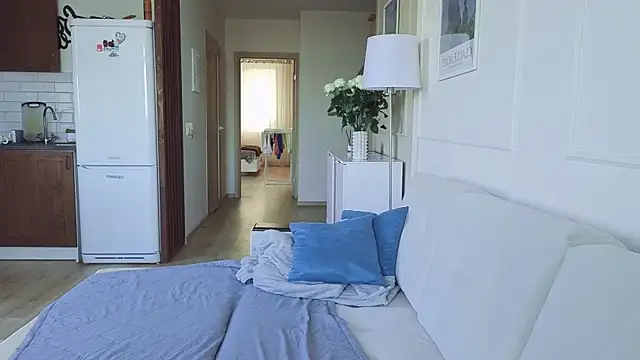 Snapshot of KristineEsme chatting on 10/26/25, 04:51 KristineEsme online show from 10/26/25, 04:51