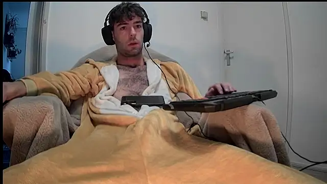 Snapshot of onesieboyx chatting on 01/14/25, 09:13 onesieboyx online show from 01/14/25, 09:13