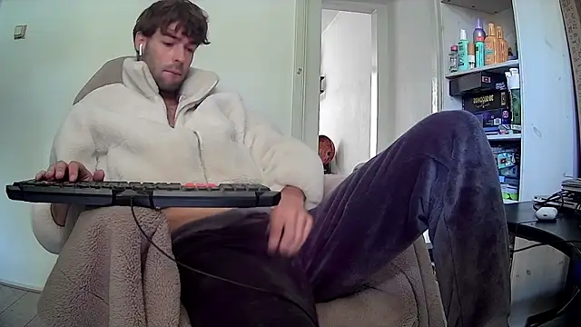 Snapshot of onesieboyx chatting on 10/02/25, 11:17 onesieboyx online show from 10/02/25, 11:17