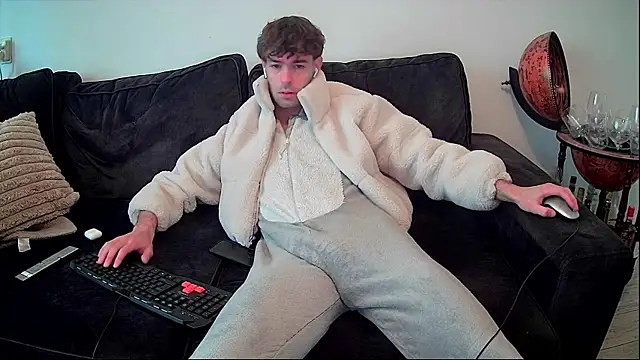 Snapshot of onesieboyx chatting on 11/21/25, 09:52 onesieboyx online show from 11/21/25, 09:52