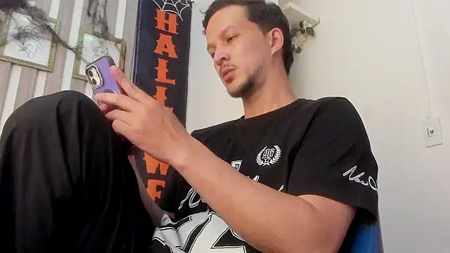 Snapshot of Oliverssmith chatting on 10/30/25, 11:38 Oliverssmith online show from 10/30/25, 11:38