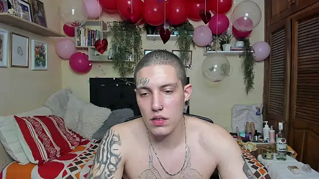 Snapshot of Blondandtattoofaced chatting on 02/15/25, 05:51 Blondandtattoofaced online show from 02/15/25, 05:51