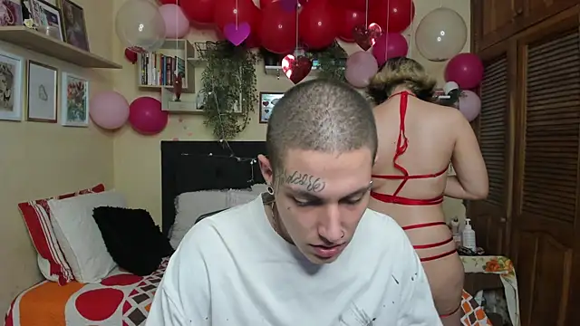 Snapshot of Blondandtattoofaced chatting on 02/16/25, 01:03 Blondandtattoofaced online show from 02/16/25, 01:03