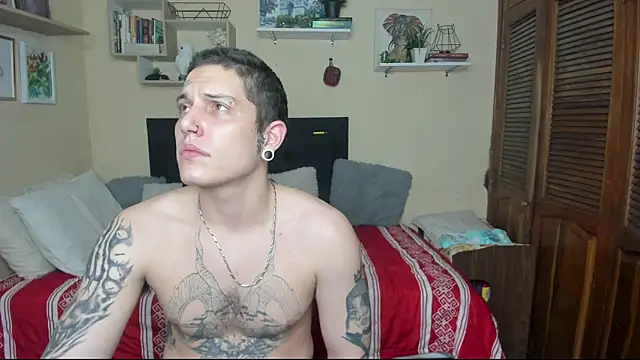 Snapshot of Blondandtattoofaced chatting on 03/19/25, 09:49 Blondandtattoofaced online show from 03/19/25, 09:49