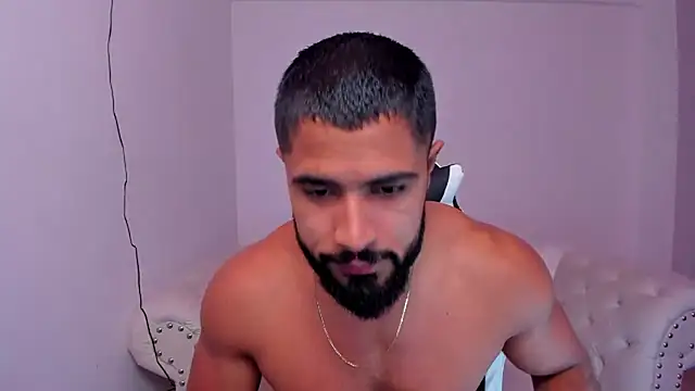 Snapshot of Santiago_huntt chatting on 02/17/25, 12:27 Santiago huntt online show from 02/17/25, 12:27
