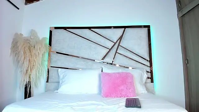 ssofijohnsonx online show from 02/11/25, 03:40