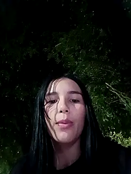 Snapshot of the_queen_of_street chatting on 10/19/25, 04:35 the queen of street online show from 10/19/25, 04:35