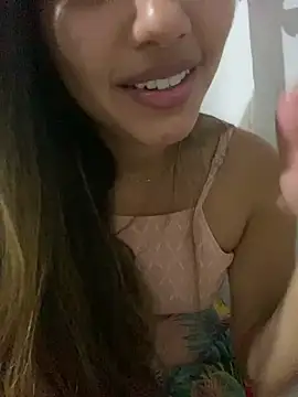 Snapshot of LuizaDiaz chatting on 02/20/25, 10:04 LuizaDiaz online show from 02/20/25, 10:04