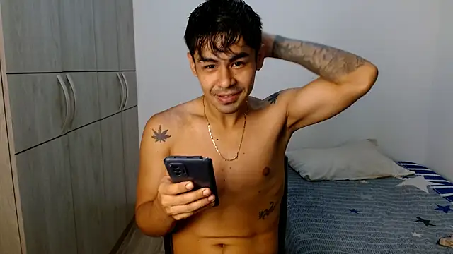 Snapshot of lonelydick2002 chatting on 11/02/25, 04:15 lonelydick2002 online show from 11/02/25, 04:15