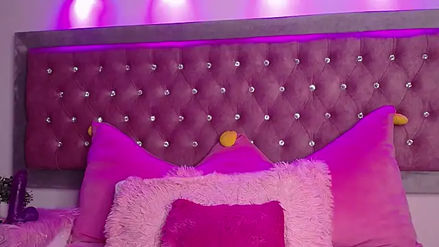 Snapshot of Silver_Rosex chatting on 01/15/25, 07:15 Silver Rosex online show from 01/15/25, 07:15