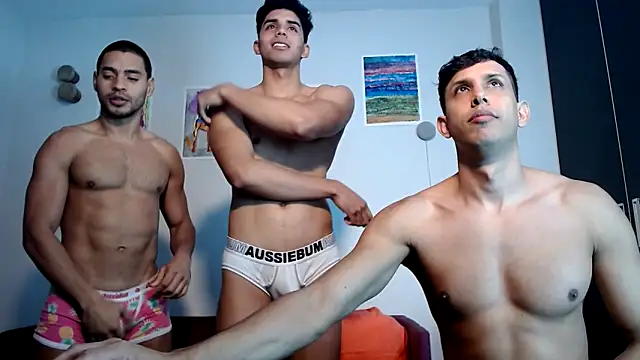 HOTLATINO2025 online show from 10/15/25, 04:29