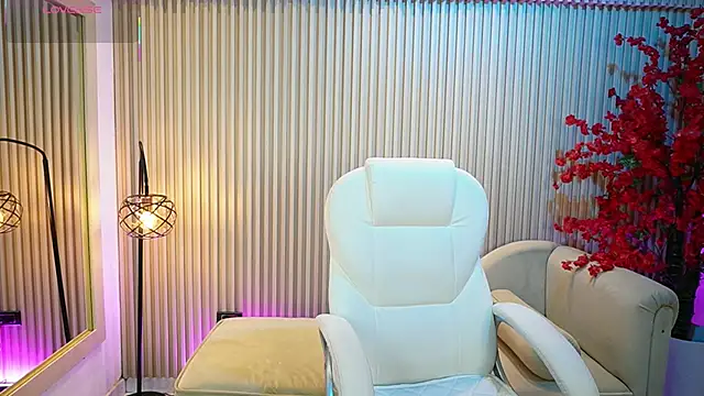 Emma Walkerr  online show from 09/18/25, 07:05