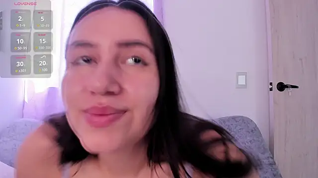 Snapshot of Jullya_x chatting on 11/10/25, 02:38 Jullya x online show from 11/10/25, 02:38