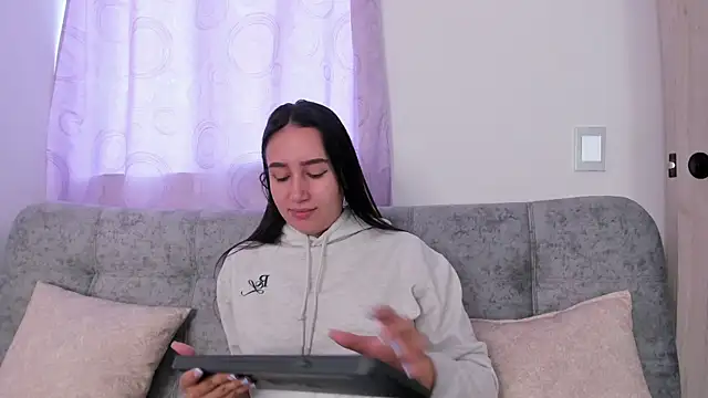 Snapshot of Jullya_x chatting on 11/24/25, 02:06 Jullya x online show from 11/24/25, 02:06