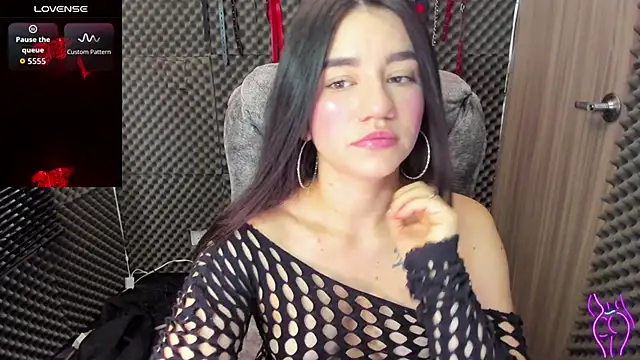 Snapshot of lilihot_ chatting on 10/25/25, 04:13 lilihot online show from 10/25/25, 04:13